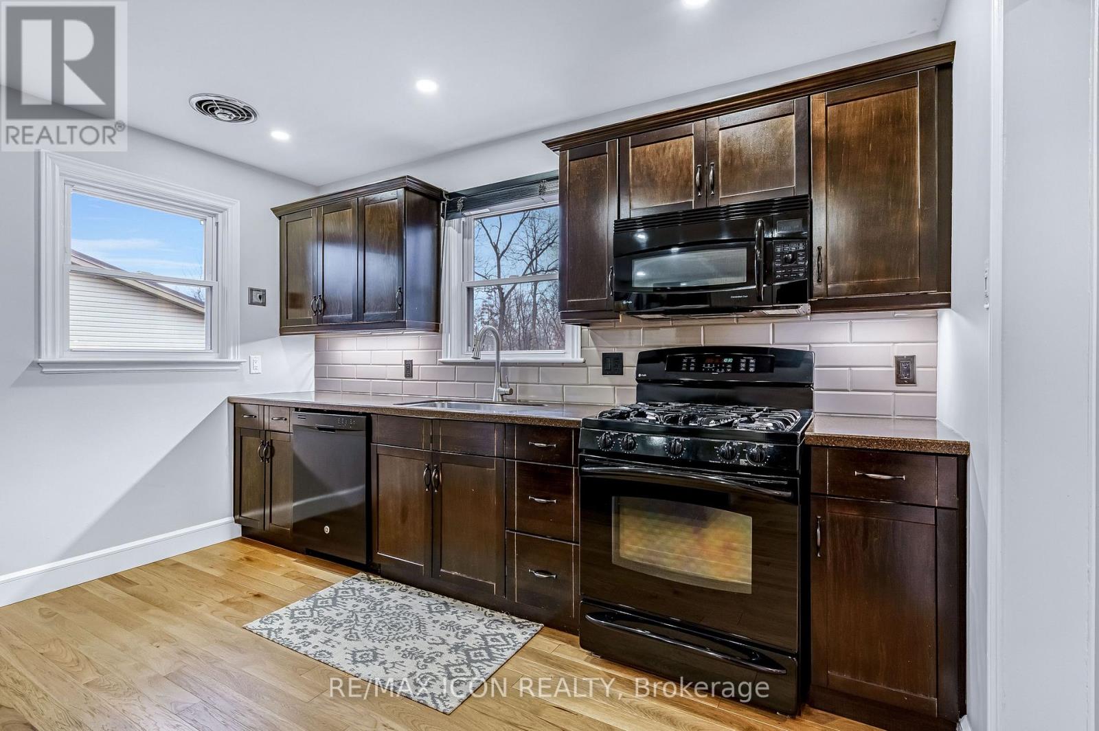 30 Broadway Avenue, London South, Ontario  N6P 1A8 - Photo 20 - X12907982