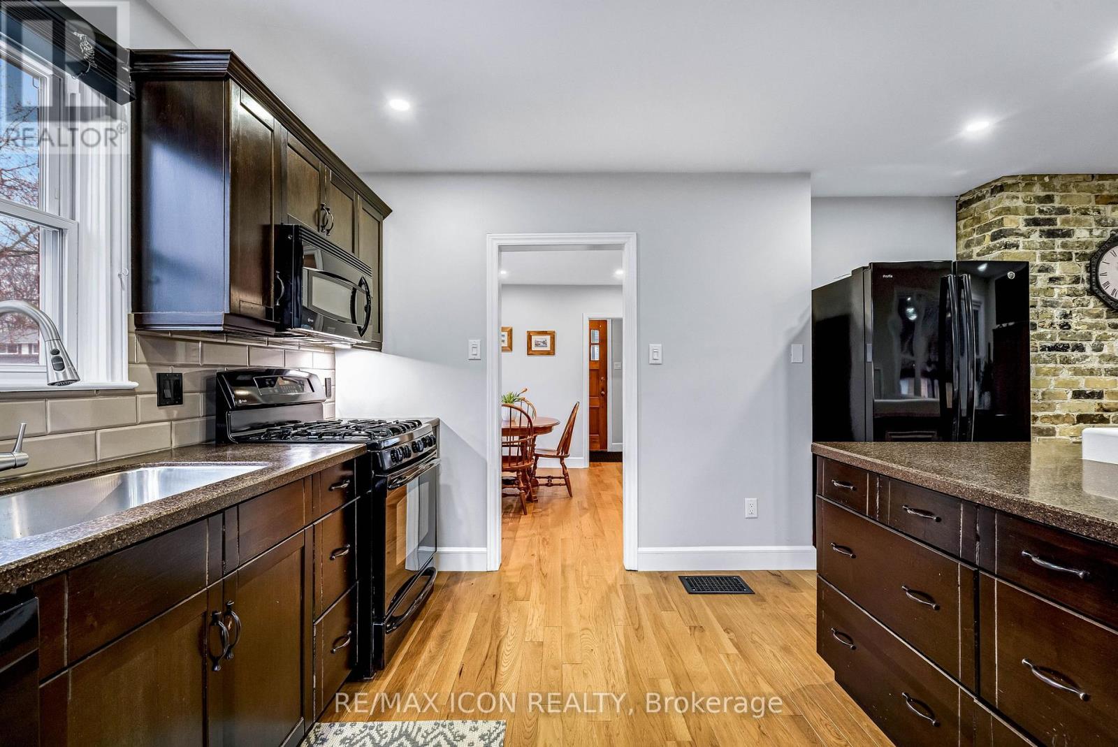 30 Broadway Avenue, London South, Ontario  N6P 1A8 - Photo 24 - X12907982