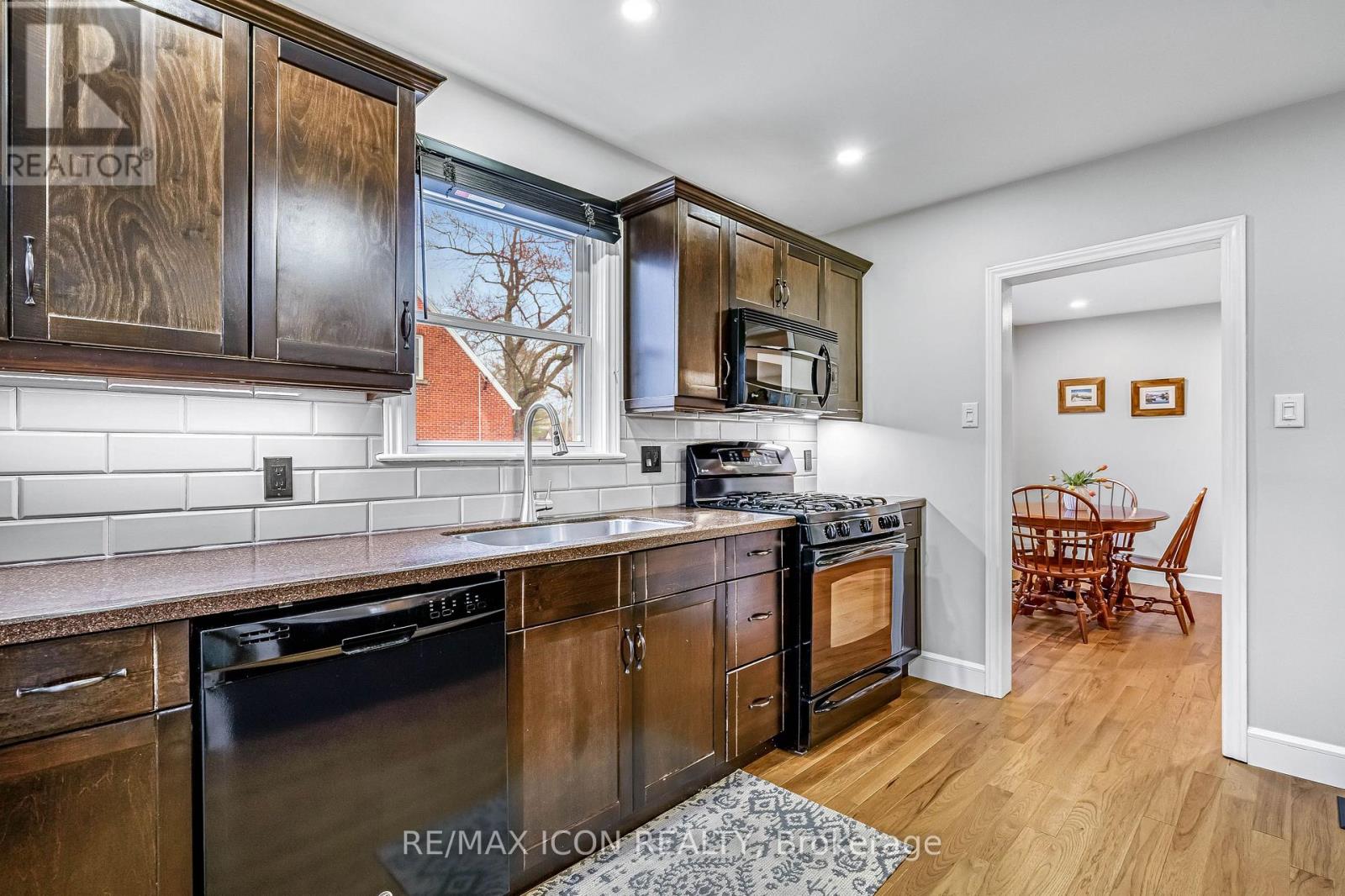 30 Broadway Avenue, London South, Ontario  N6P 1A8 - Photo 25 - X12907982