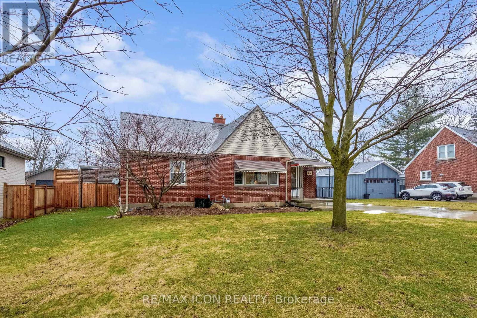 30 Broadway Avenue, London South, Ontario  N6P 1A8 - Photo 3 - X12907982