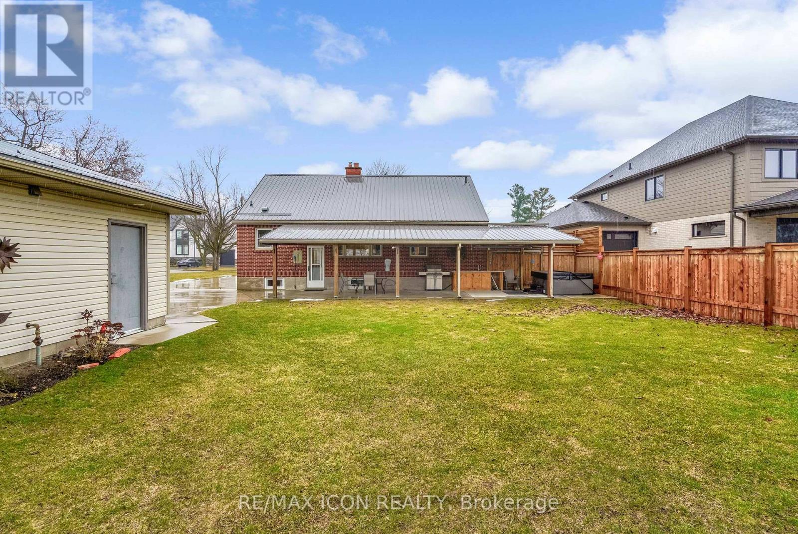 30 Broadway Avenue, London South, Ontario  N6P 1A8 - Photo 8 - X12907982