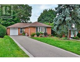 25 FENELON DRIVE, Toronto, Ontario