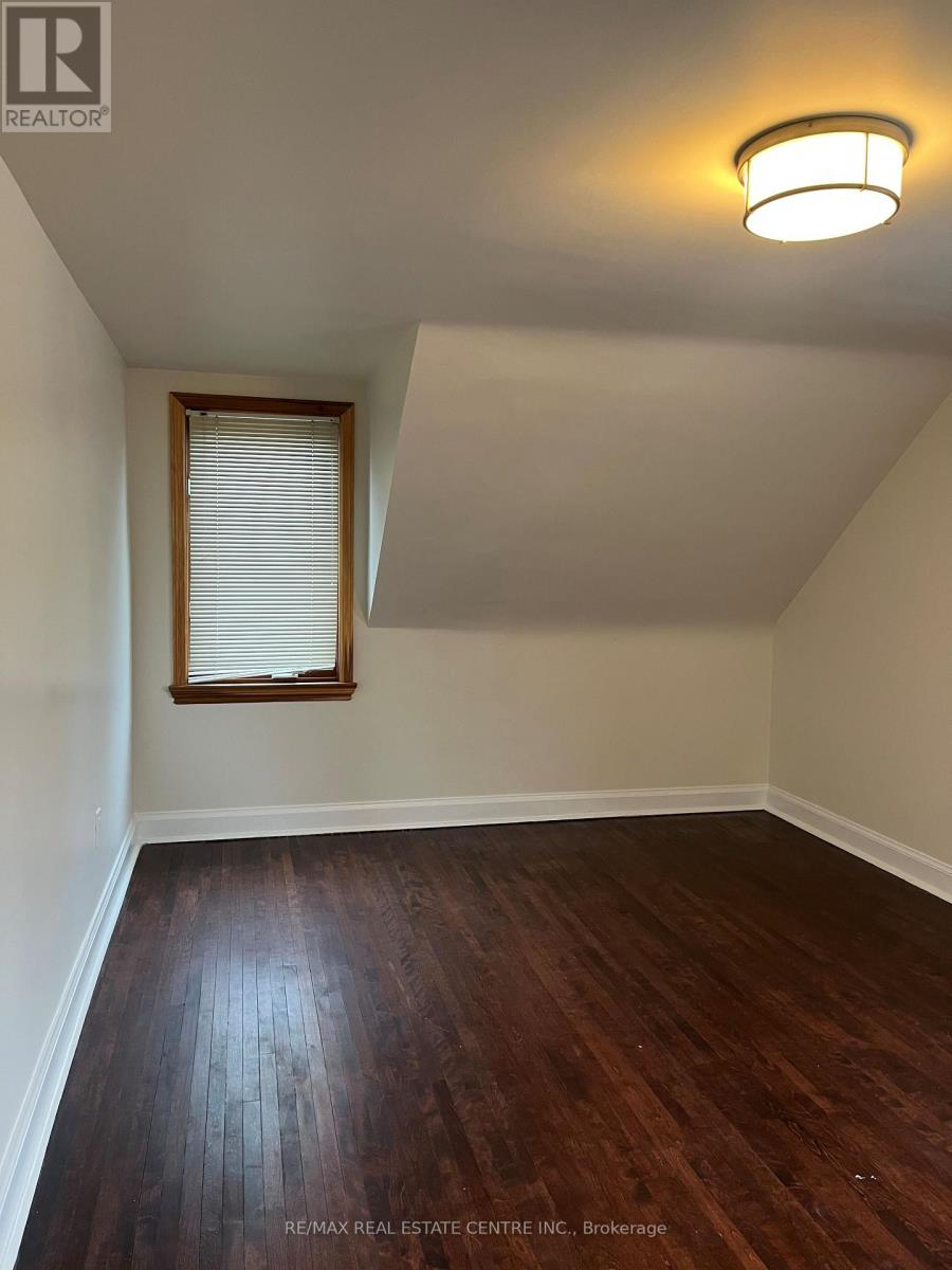 51 Inglewood Drive, Mississauga, Ontario  L5G 1X7 - Photo 13 - W12900042