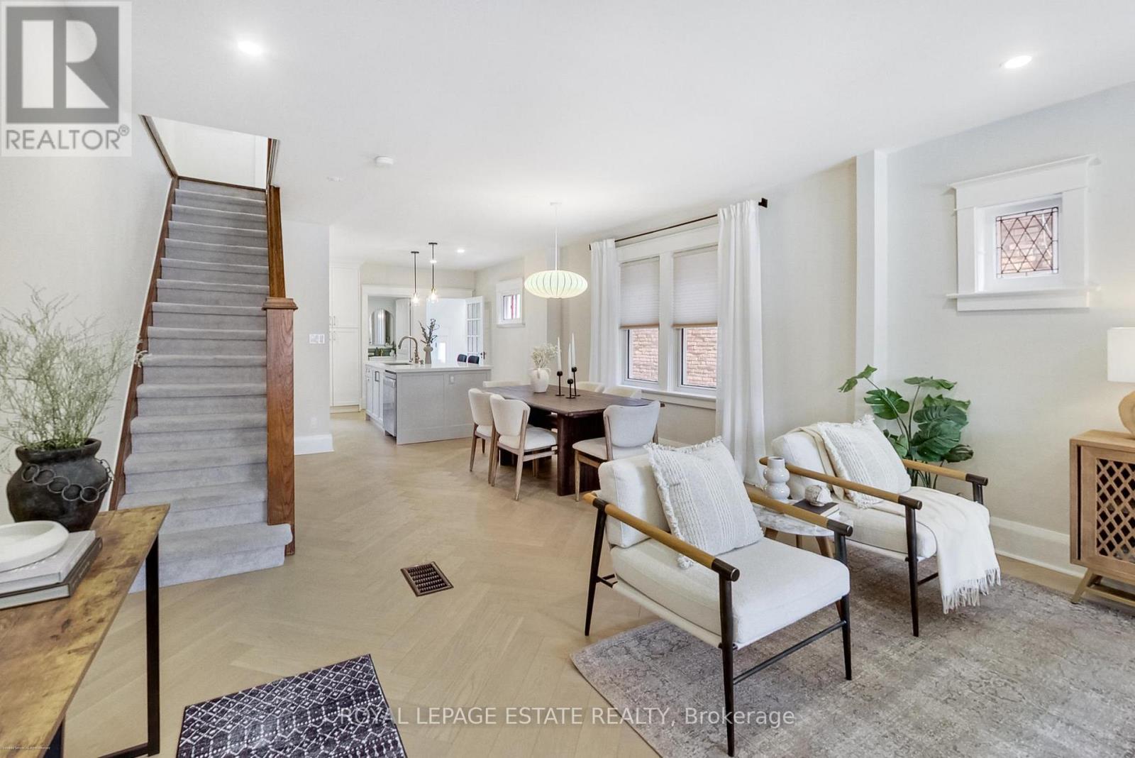 344 Springdale Boulevard, Toronto, Ontario  M4C 2A4 - Photo 6 - E12907932