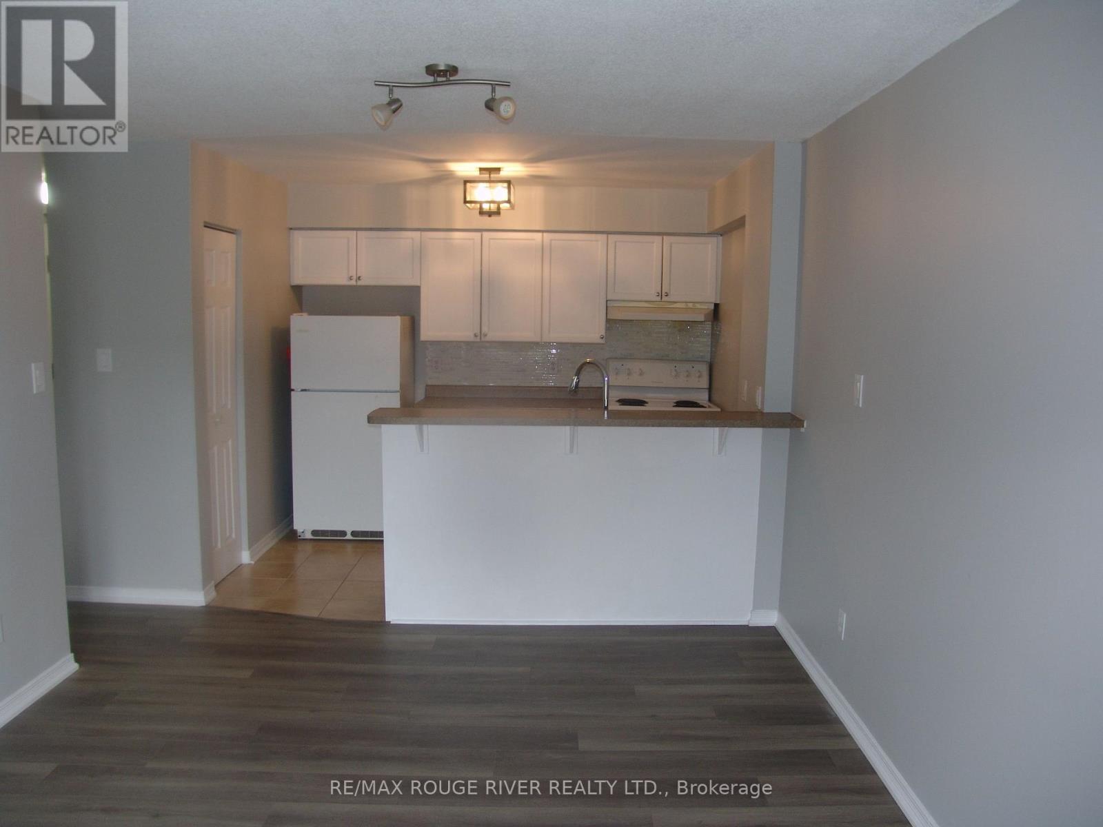 305 - 102 Aspen Springs Drive, Clarington, Ontario  L1C 5N6 - Photo 3 - E12907960