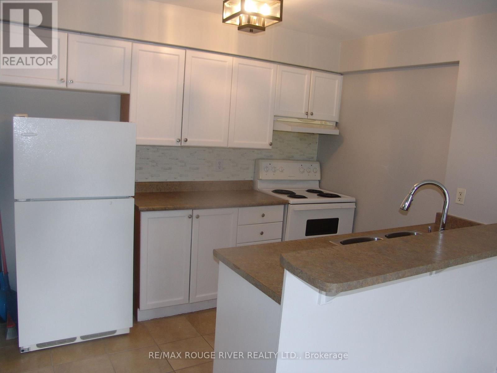 305 - 102 Aspen Springs Drive, Clarington, Ontario  L1C 5N6 - Photo 4 - E12907960