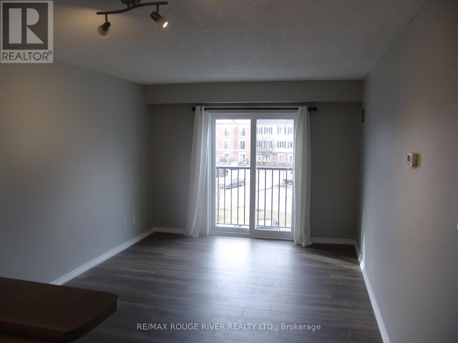 305 - 102 Aspen Springs Drive, Clarington, Ontario  L1C 5N6 - Photo 5 - E12907960