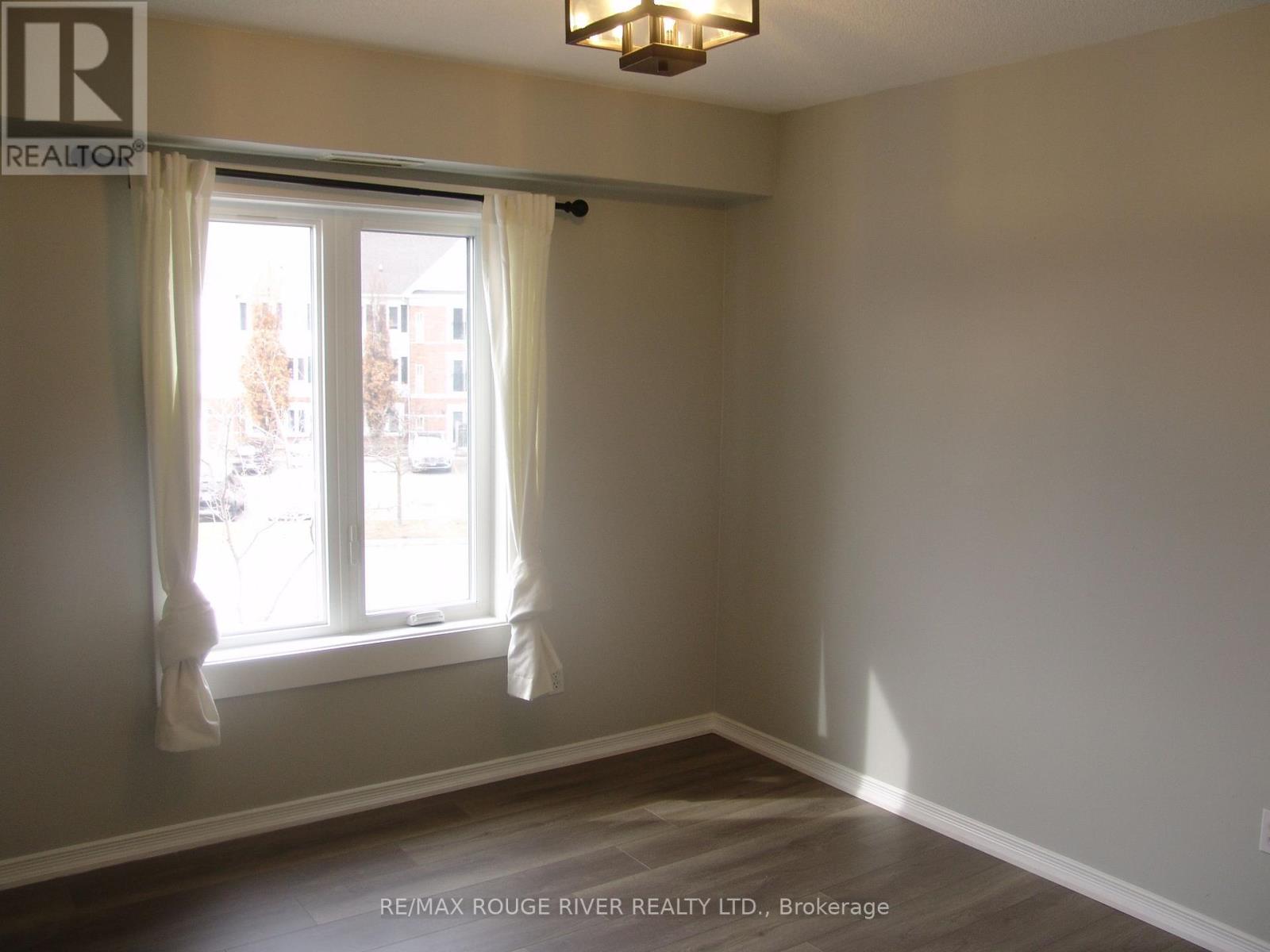 305 - 102 Aspen Springs Drive, Clarington, Ontario  L1C 5N6 - Photo 6 - E12907960