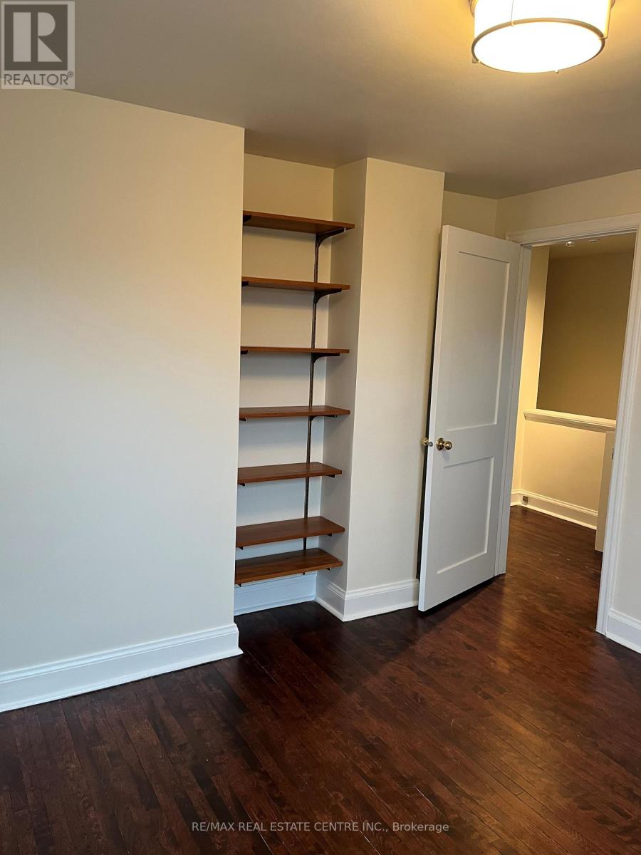 51 Inglewood Drive, Mississauga, Ontario  L5G 1X7 - Photo 11 - W12900042