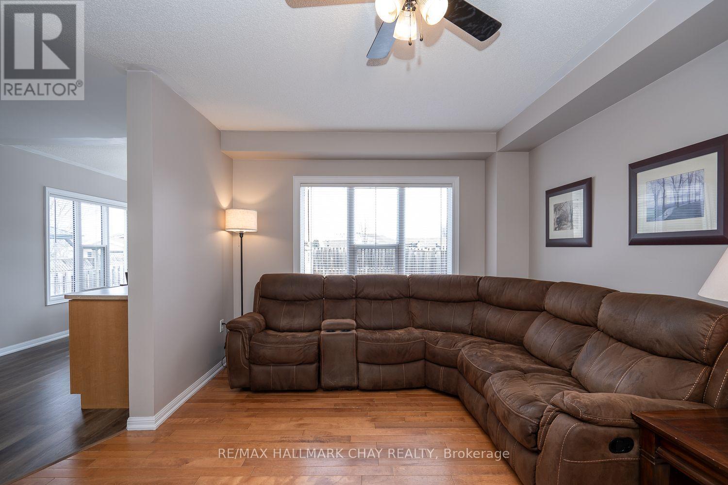 73 Stonemount Crescent, Essa (Angus), Ontario  L0M 1B4 - Photo 10 - N12908004