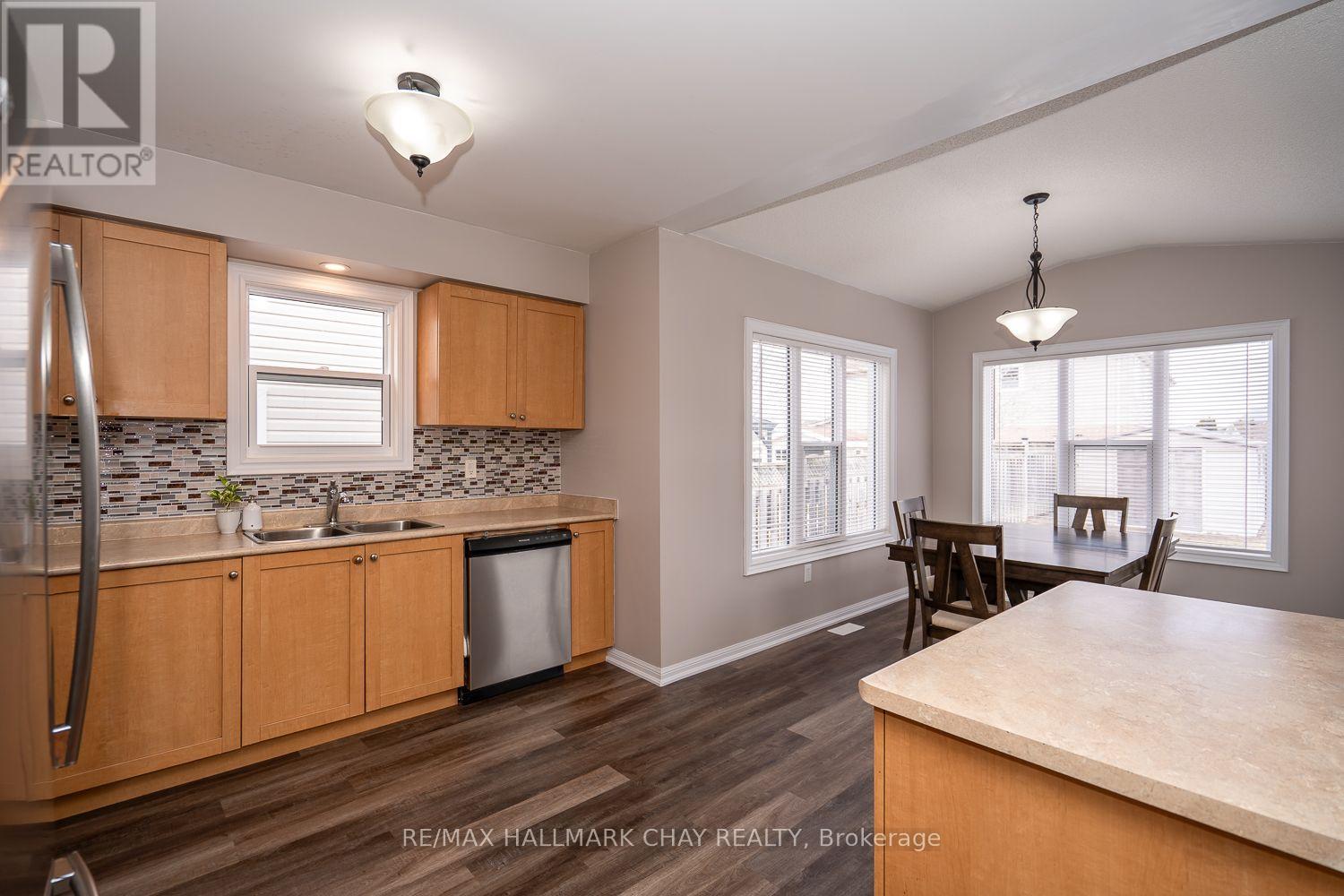 73 Stonemount Crescent, Essa (Angus), Ontario  L0M 1B4 - Photo 15 - N12908004