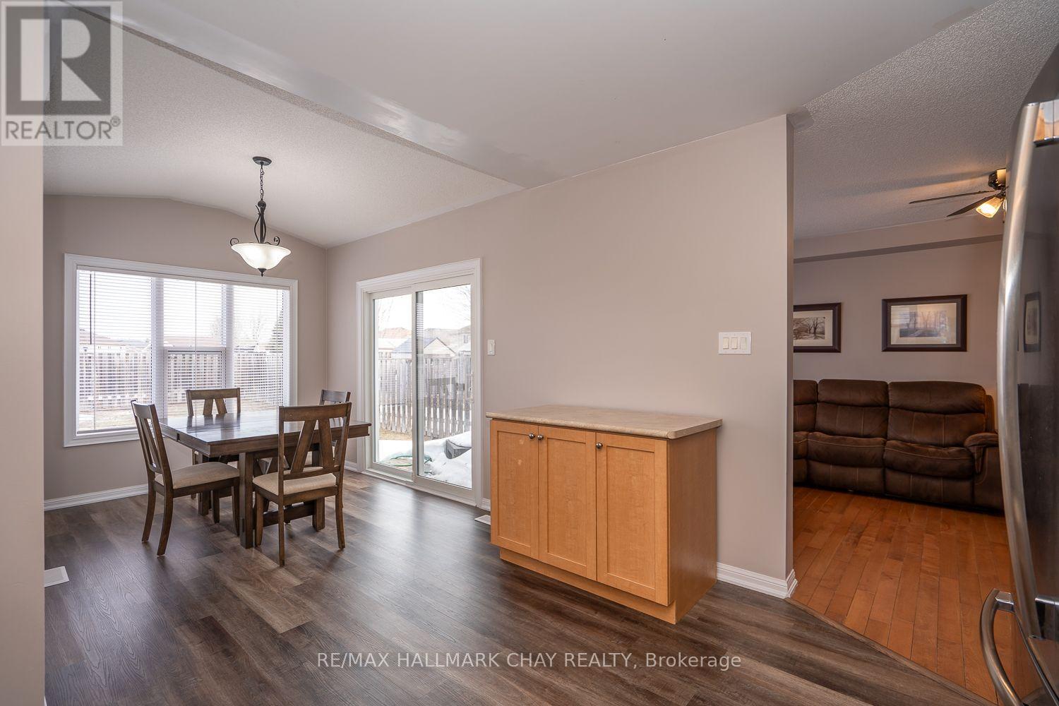 73 Stonemount Crescent, Essa (Angus), Ontario  L0M 1B4 - Photo 17 - N12908004