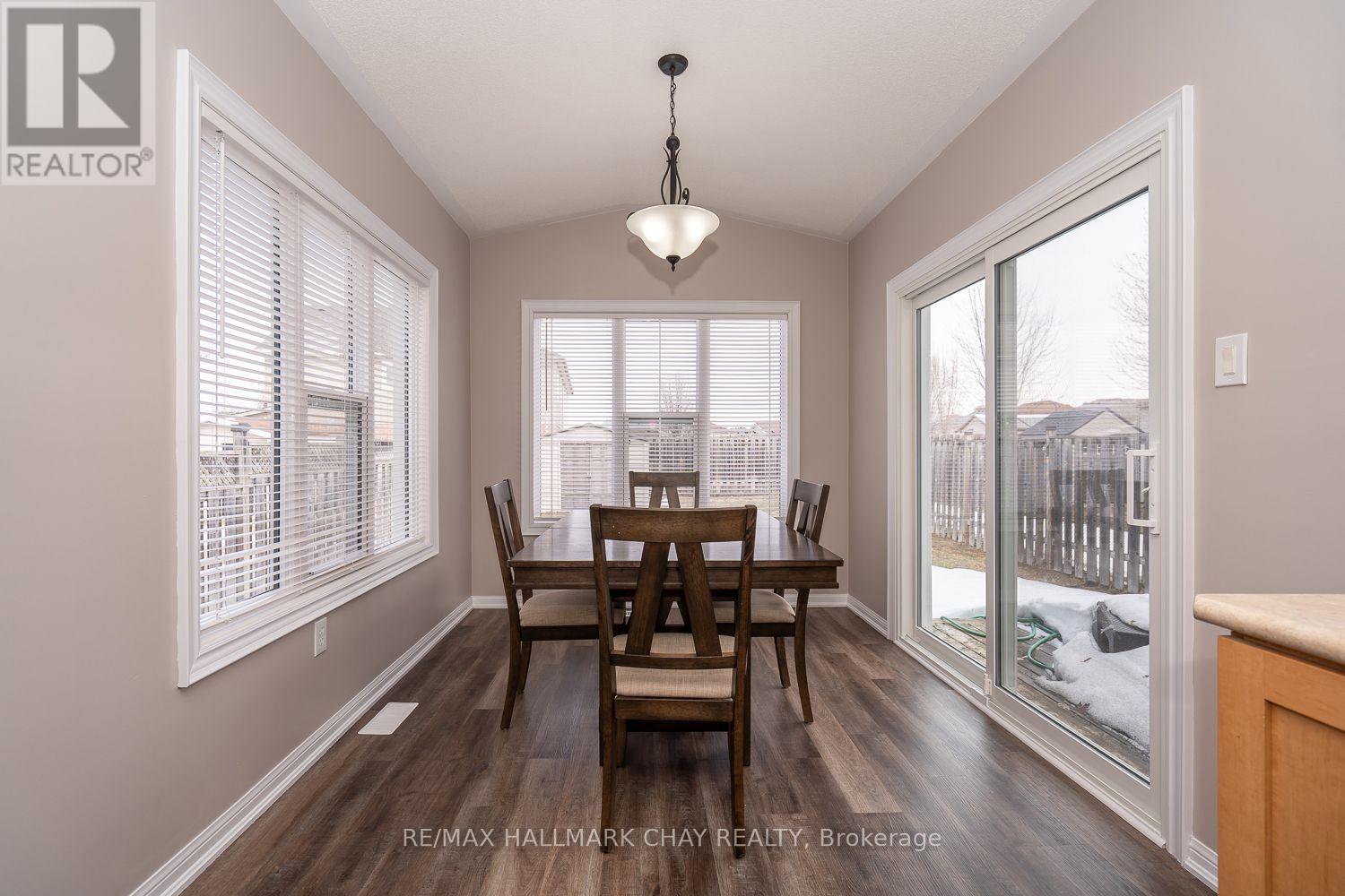 73 Stonemount Crescent, Essa (Angus), Ontario  L0M 1B4 - Photo 18 - N12908004