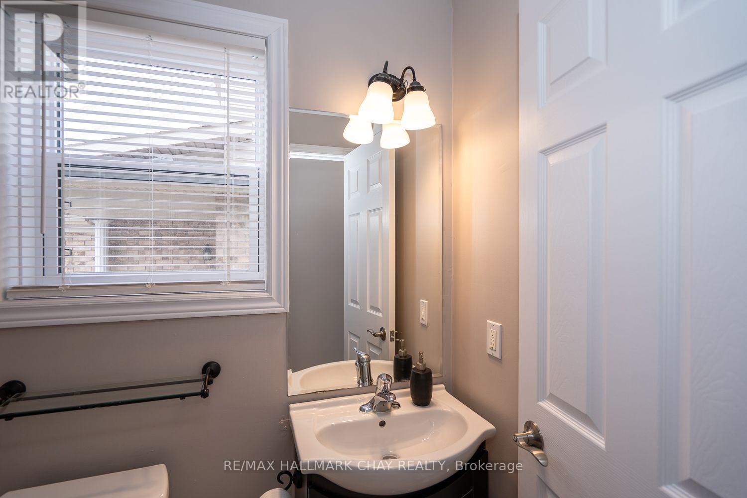 73 Stonemount Crescent, Essa (Angus), Ontario  L0M 1B4 - Photo 21 - N12908004