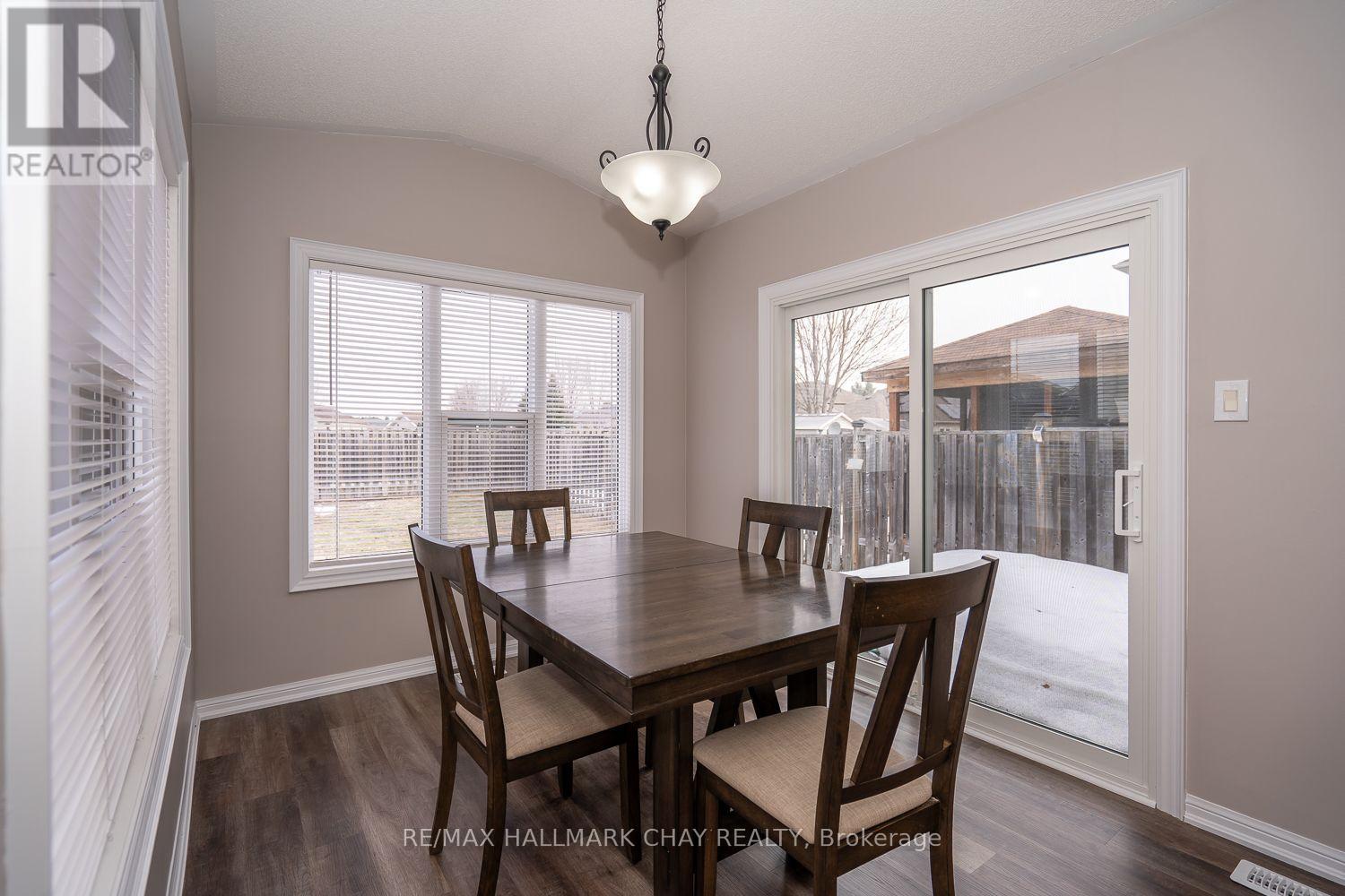 73 Stonemount Crescent, Essa (Angus), Ontario  L0M 1B4 - Photo 5 - N12908004