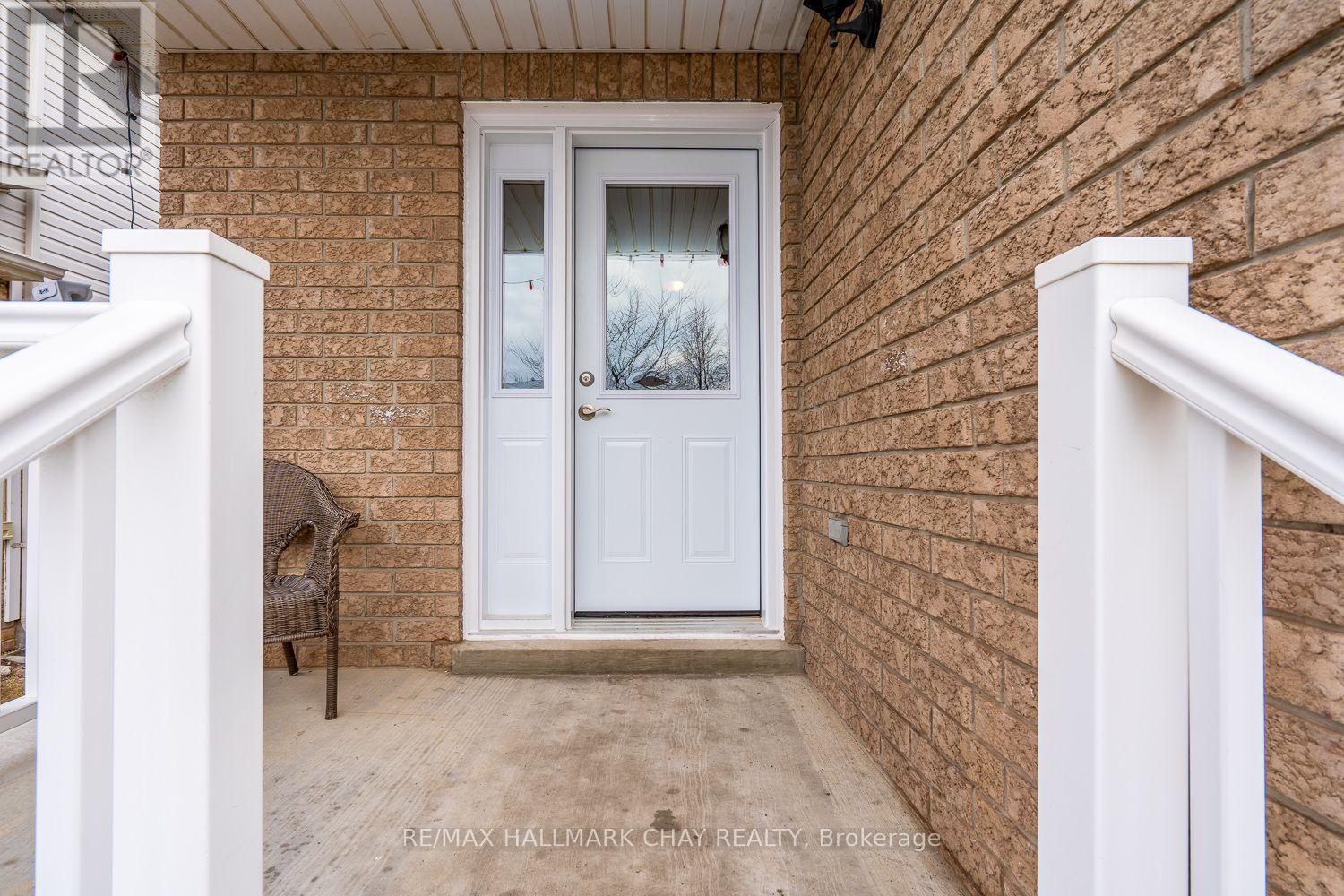 73 Stonemount Crescent, Essa (Angus), Ontario  L0M 1B4 - Photo 7 - N12908004