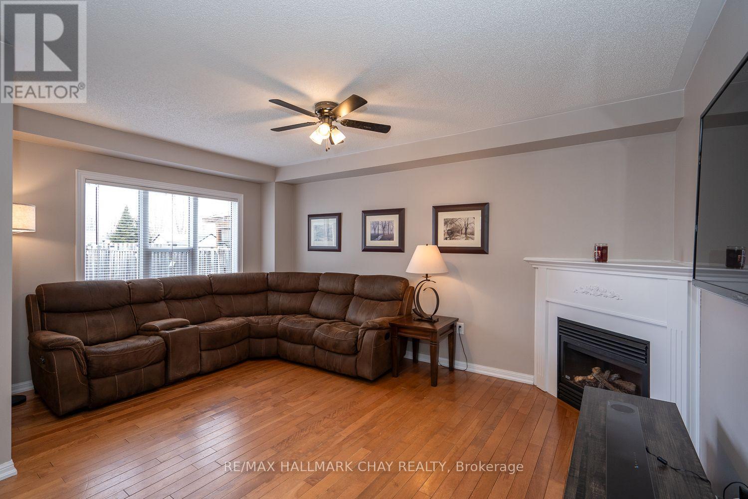 73 Stonemount Crescent, Essa (Angus), Ontario  L0M 1B4 - Photo 9 - N12908004