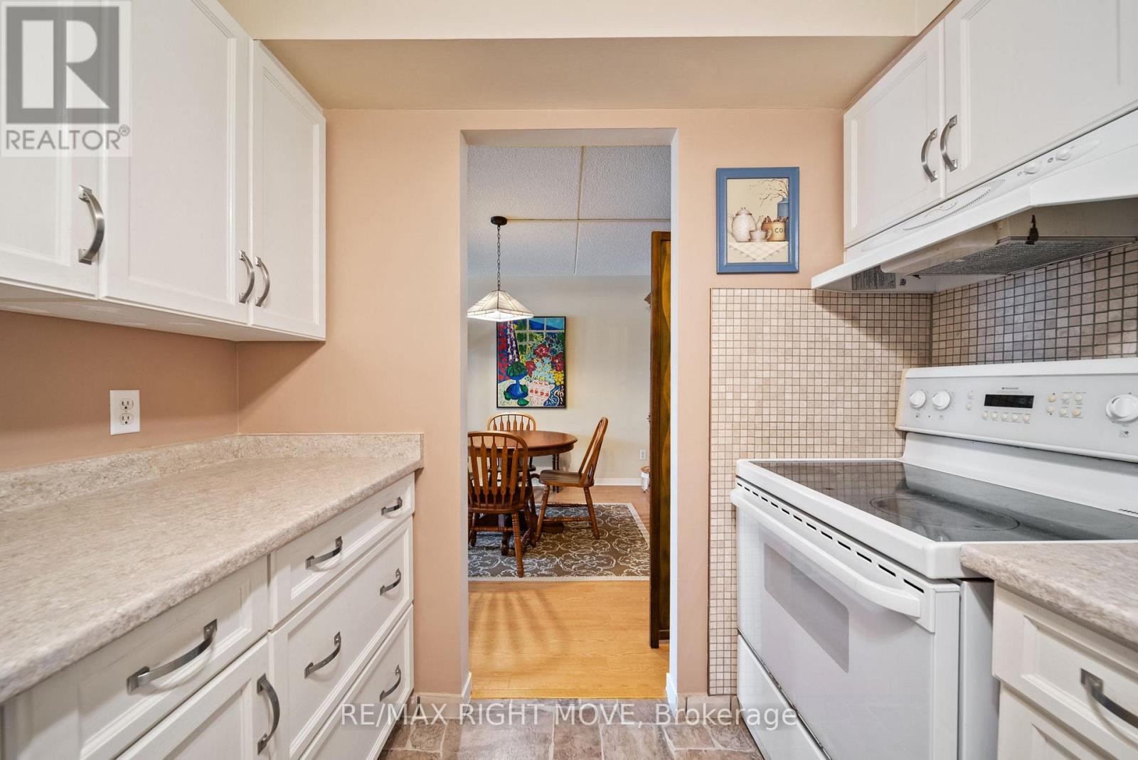 204 - 54 Fittons Road W, Orillia, Ontario  L3V 3T9 - Photo 5 - S12908000