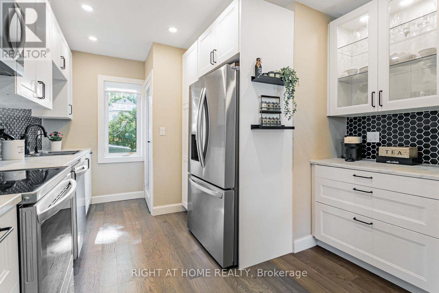 46 Clissold Road, Toronto, Ontario  M8Z 4T5 - Photo 13 - W12907936