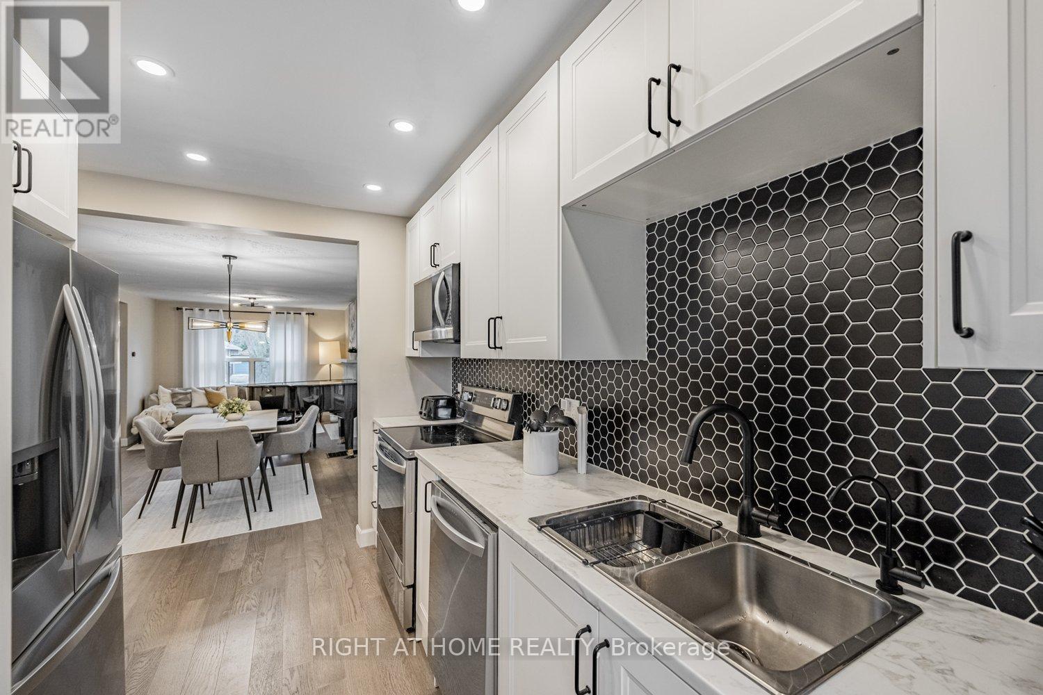 46 Clissold Road, Toronto, Ontario  M8Z 4T5 - Photo 16 - W12907936