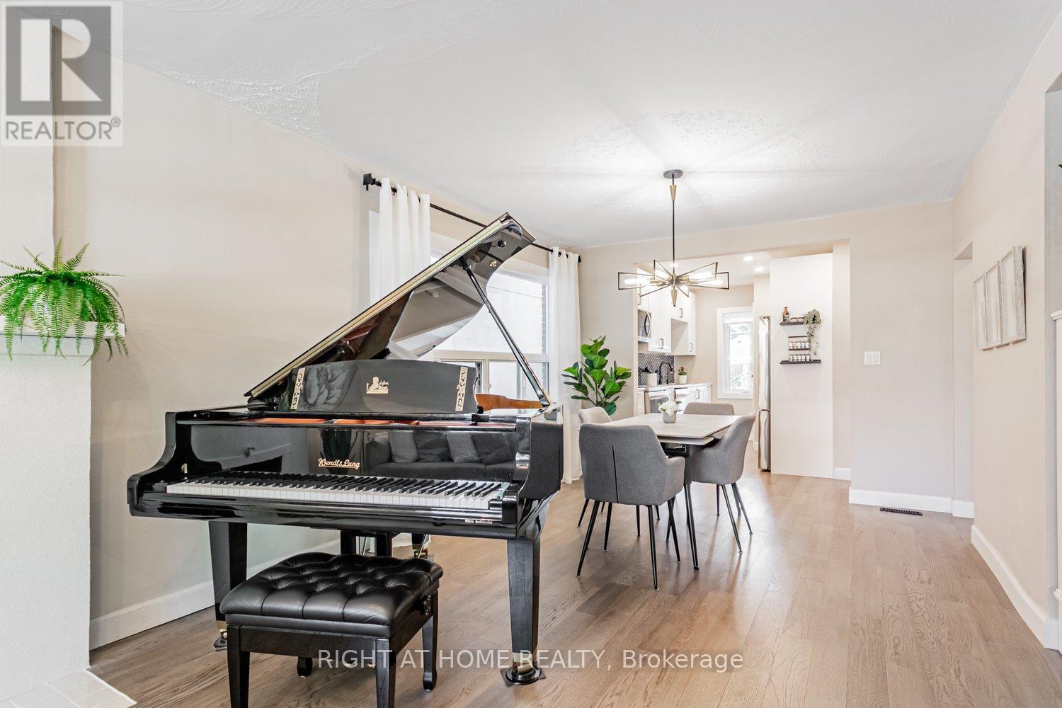 46 Clissold Road, Toronto, Ontario  M8Z 4T5 - Photo 7 - W12907936