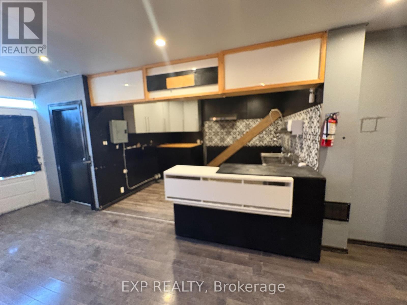 1927 Davenport Road E, Toronto, Ontario  M6N 1C3 - Photo 8 - W12907988