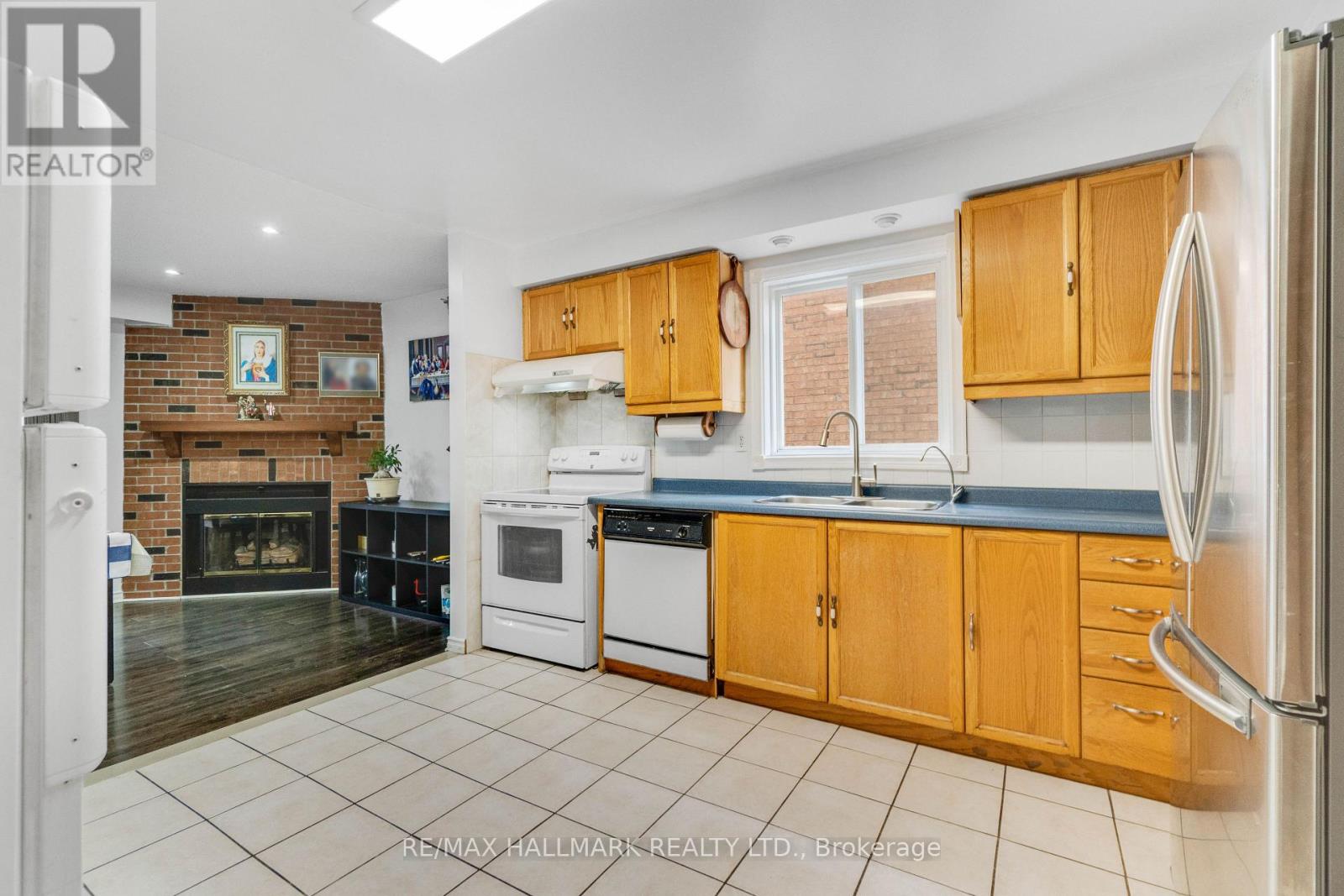 3310 Greenbelt Crescent, Mississauga, Ontario  L5N 5X1 - Photo 10 - W12907996