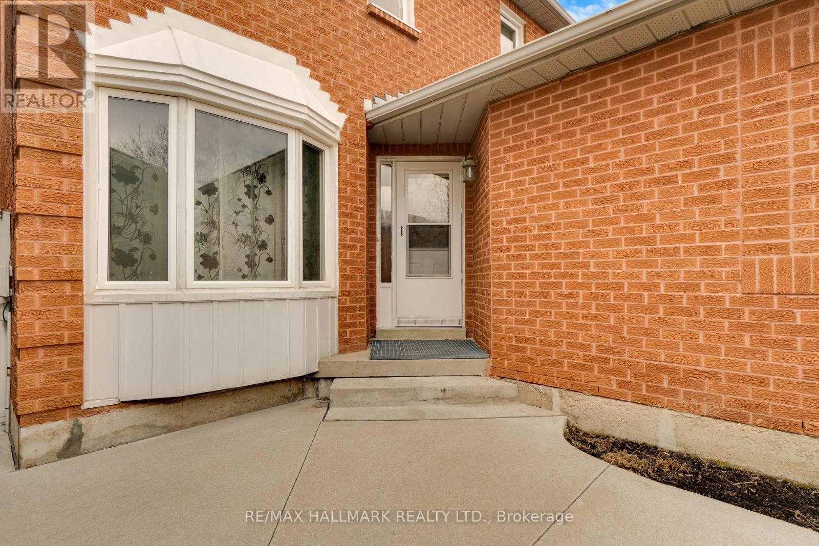 3310 Greenbelt Crescent, Mississauga, Ontario  L5N 5X1 - Photo 3 - W12907996