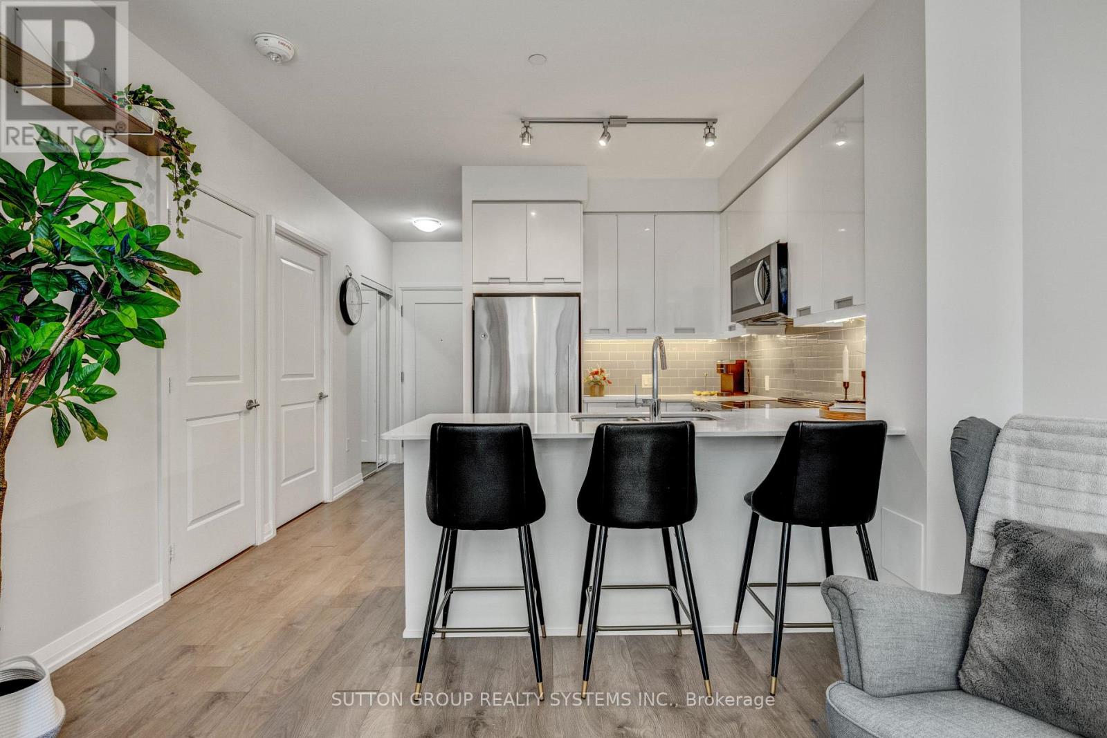 316 - 35 Watergarden Drive, Mississauga, Ontario  L5R 0G8 - Photo 7 - W12908014