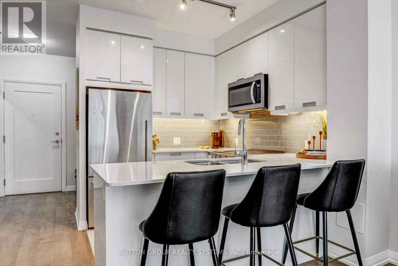 316 - 35 Watergarden Drive, Mississauga, Ontario  L5R 0G8 - Photo 8 - W12908014