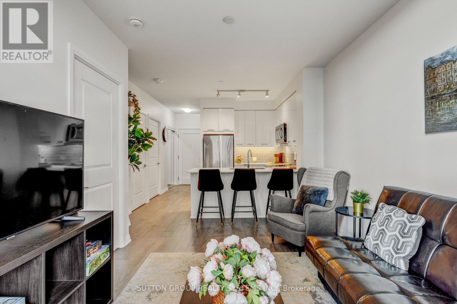 316 - 35 Watergarden Drive, Mississauga, Ontario  L5R 0G8 - Photo 9 - W12908014