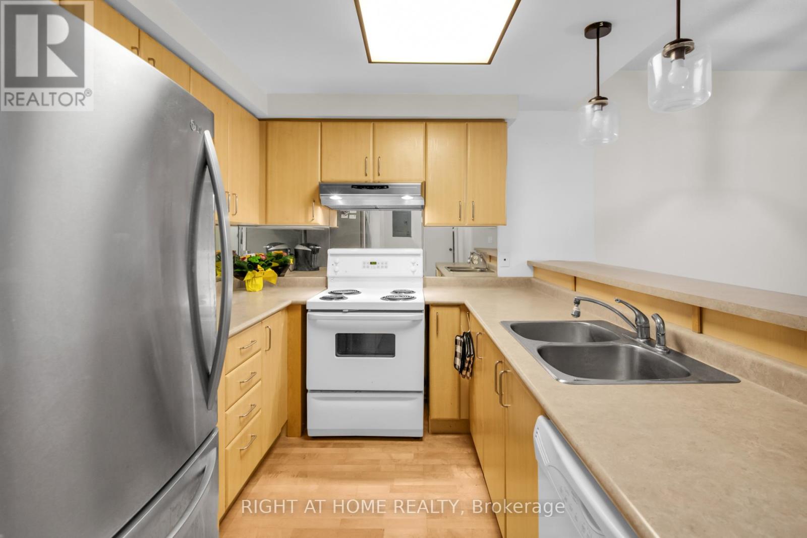 Townhome 50 - 760 Lawrence Avenue W, Toronto, Ontario M6A 3E7 - Photo 13 - W12908016