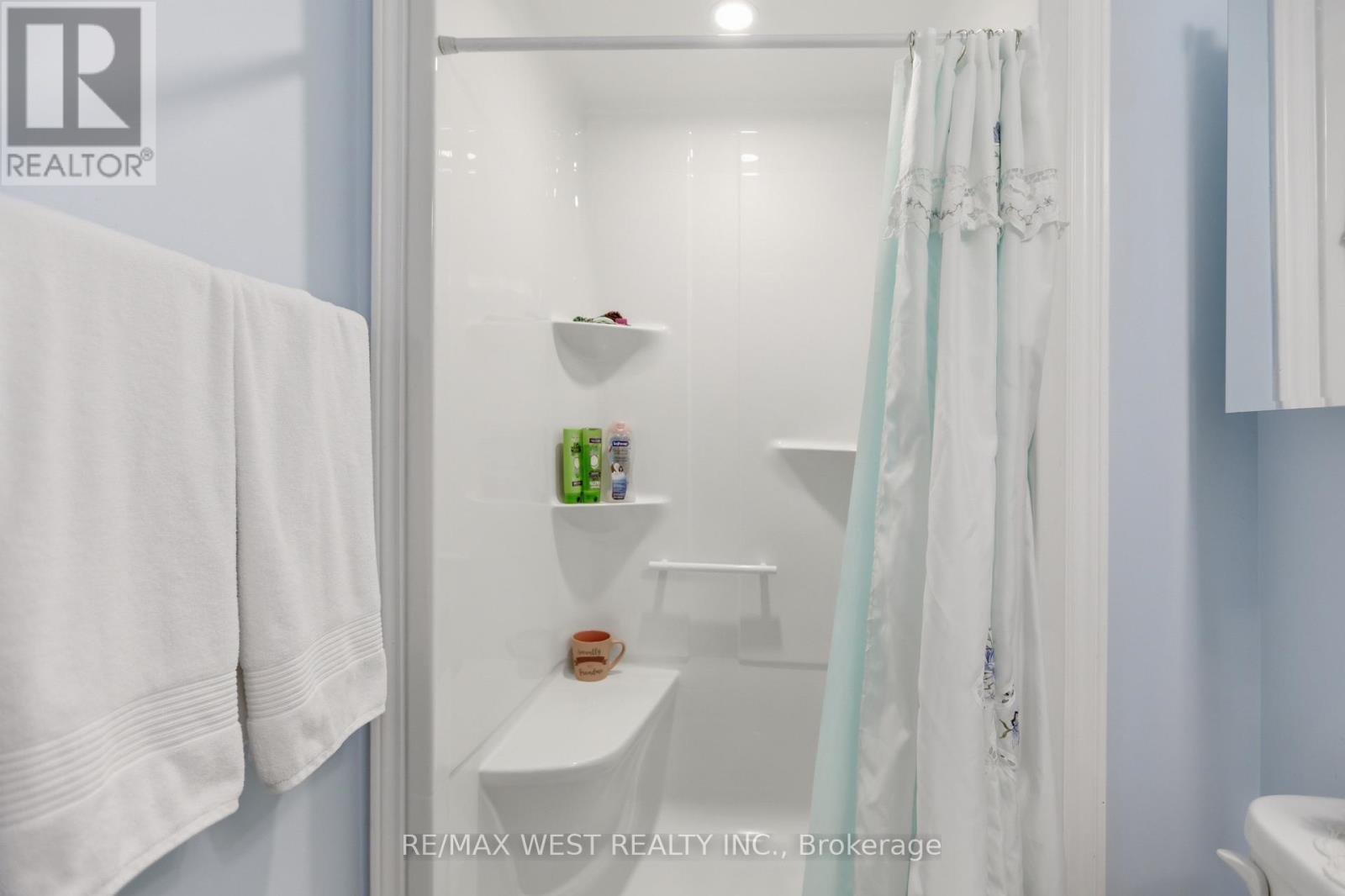 170 Silverwood Avenue, Welland, Ontario  L3C 0B7 - Photo 10 - X12907992