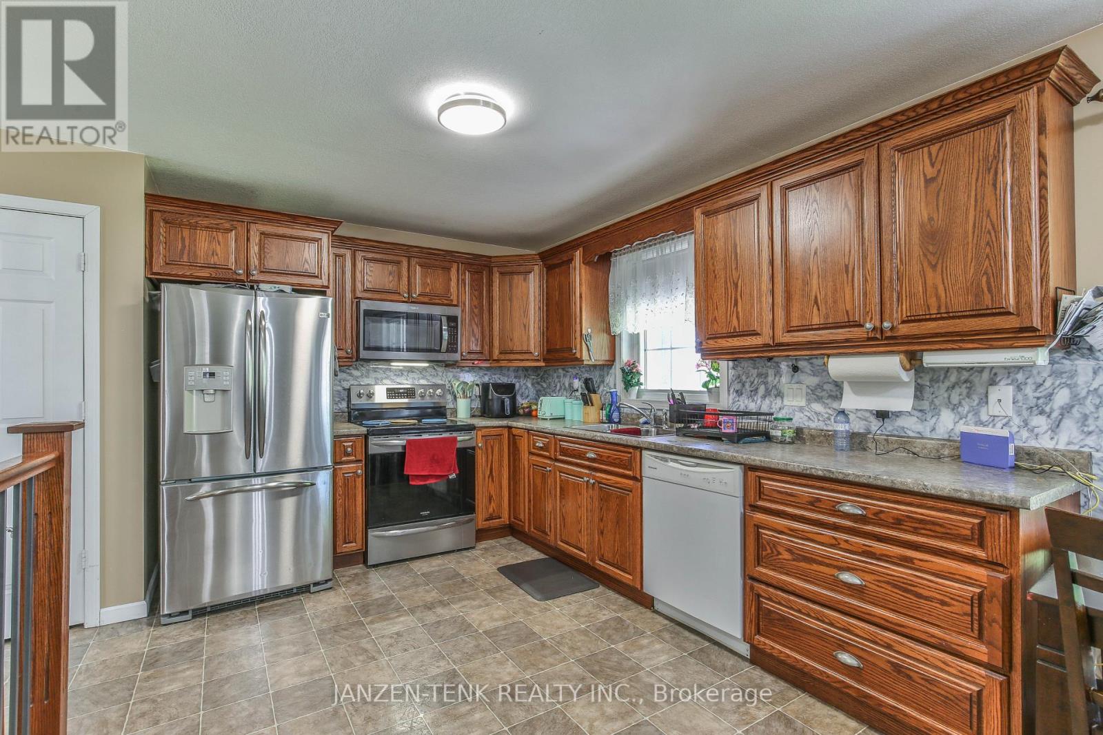 6770 Plank Road, Bayham, Ontario  N0J 1Z0 - Photo 11 - X12908064