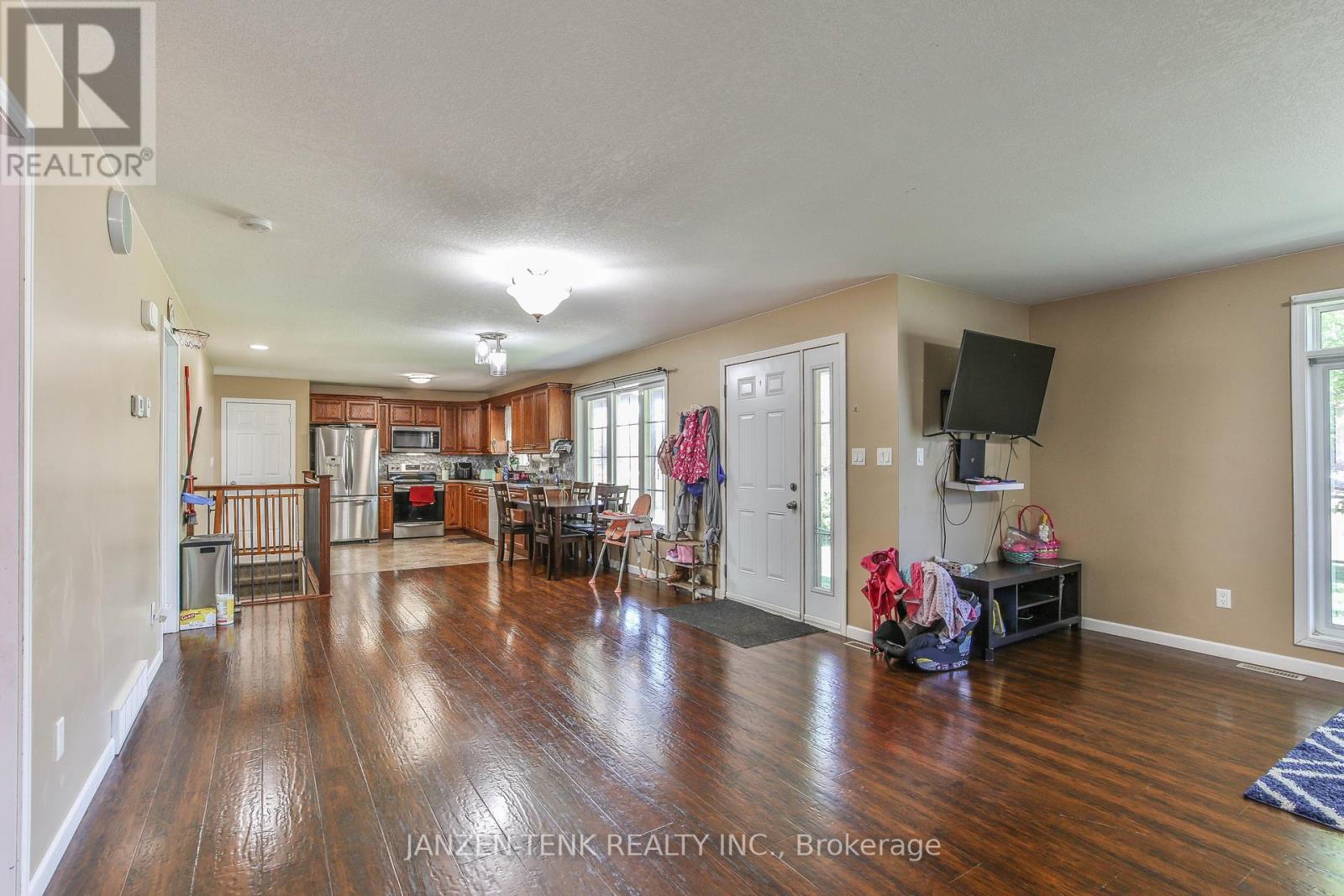 6770 Plank Road, Bayham, Ontario  N0J 1Z0 - Photo 8 - X12908064