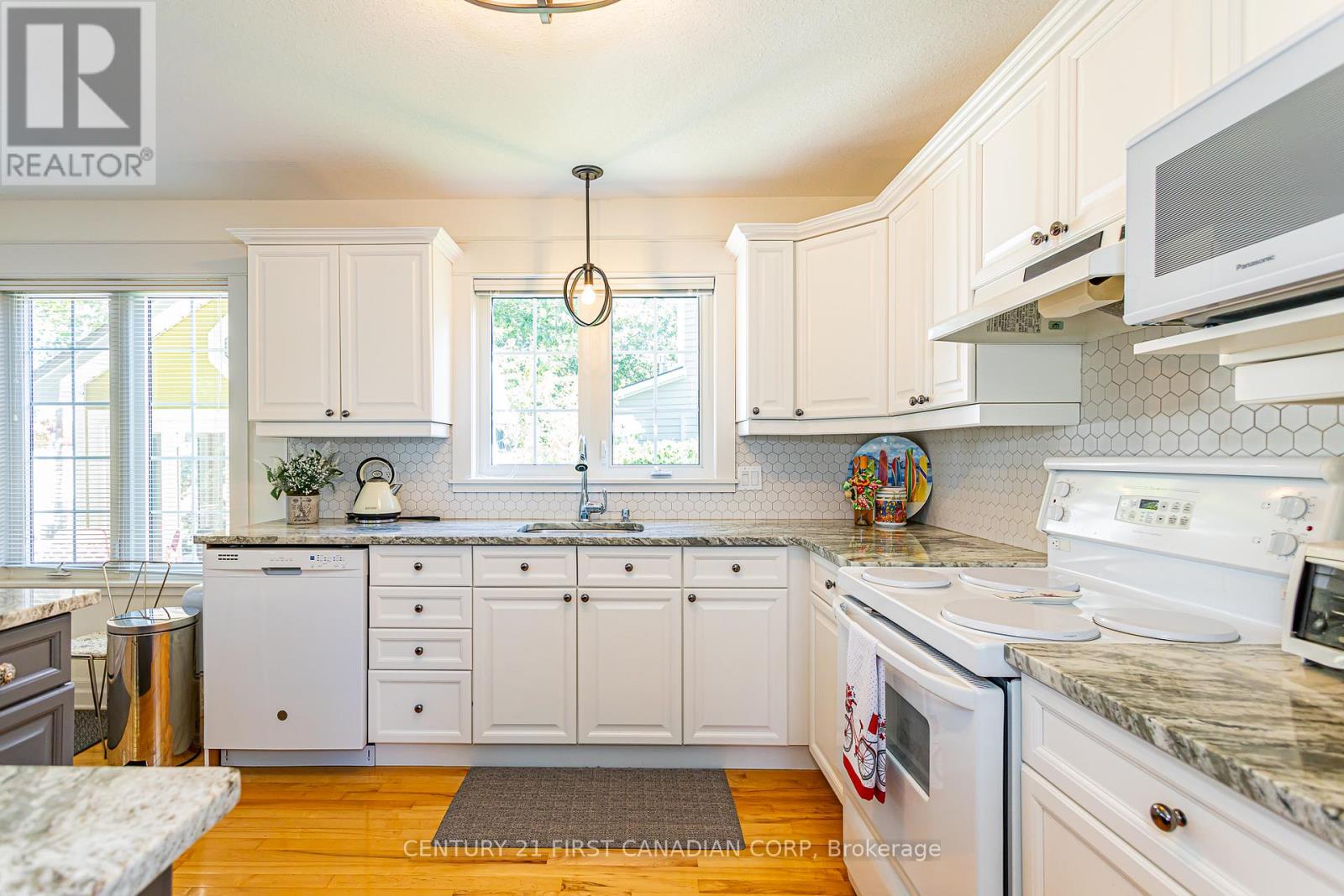 12 Harbour Park Court, Lambton Shores, Ontario  M0M 1T0 - Photo 14 - X12908076