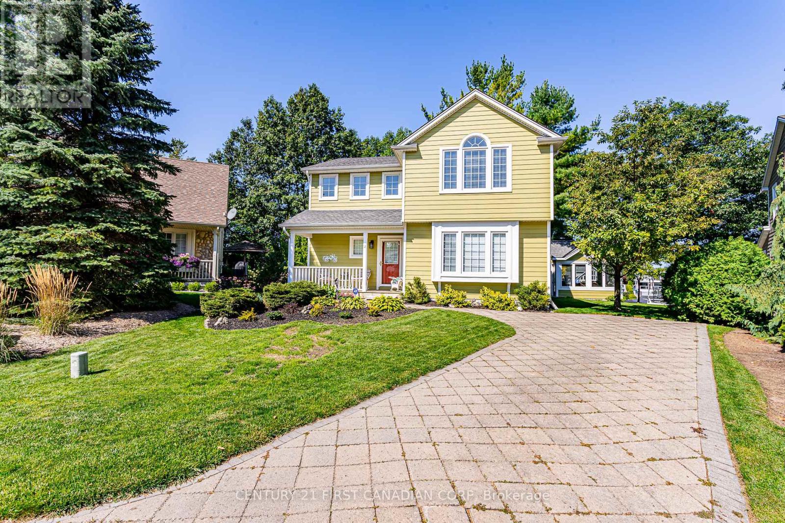 12 Harbour Park Court, Lambton Shores, Ontario  M0M 1T0 - Photo 2 - X12908076