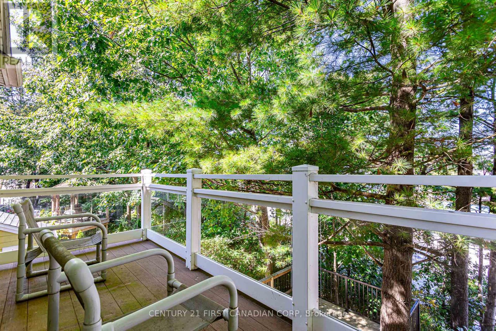 12 Harbour Park Court, Lambton Shores, Ontario  M0M 1T0 - Photo 32 - X12908076