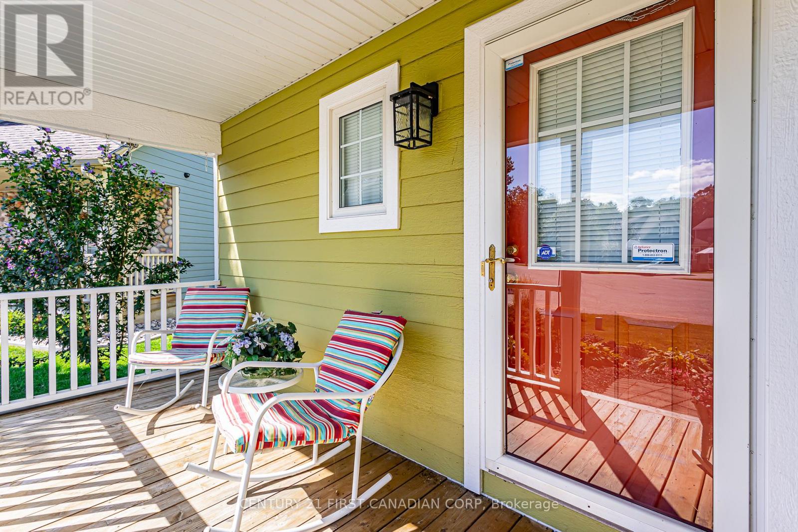 12 Harbour Park Court, Lambton Shores, Ontario  M0M 1T0 - Photo 4 - X12908076