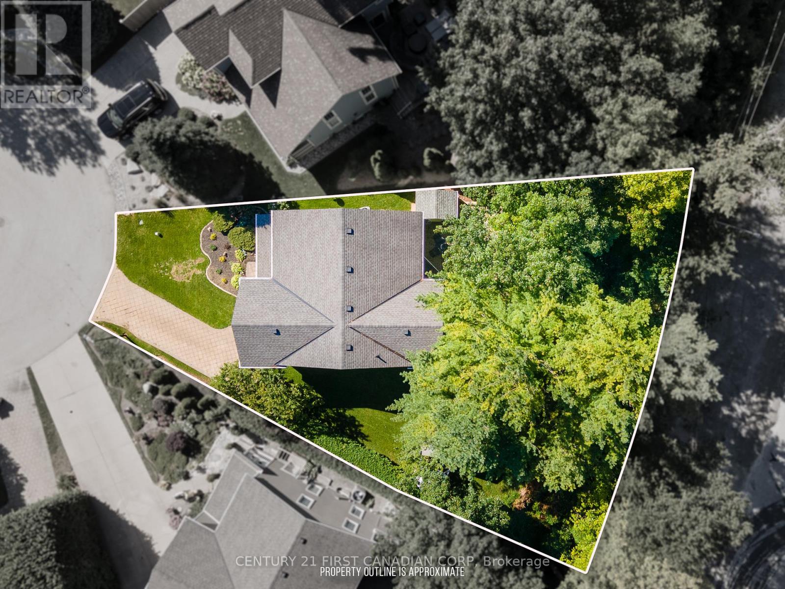 12 Harbour Park Court, Lambton Shores, Ontario  M0M 1T0 - Photo 47 - X12908076