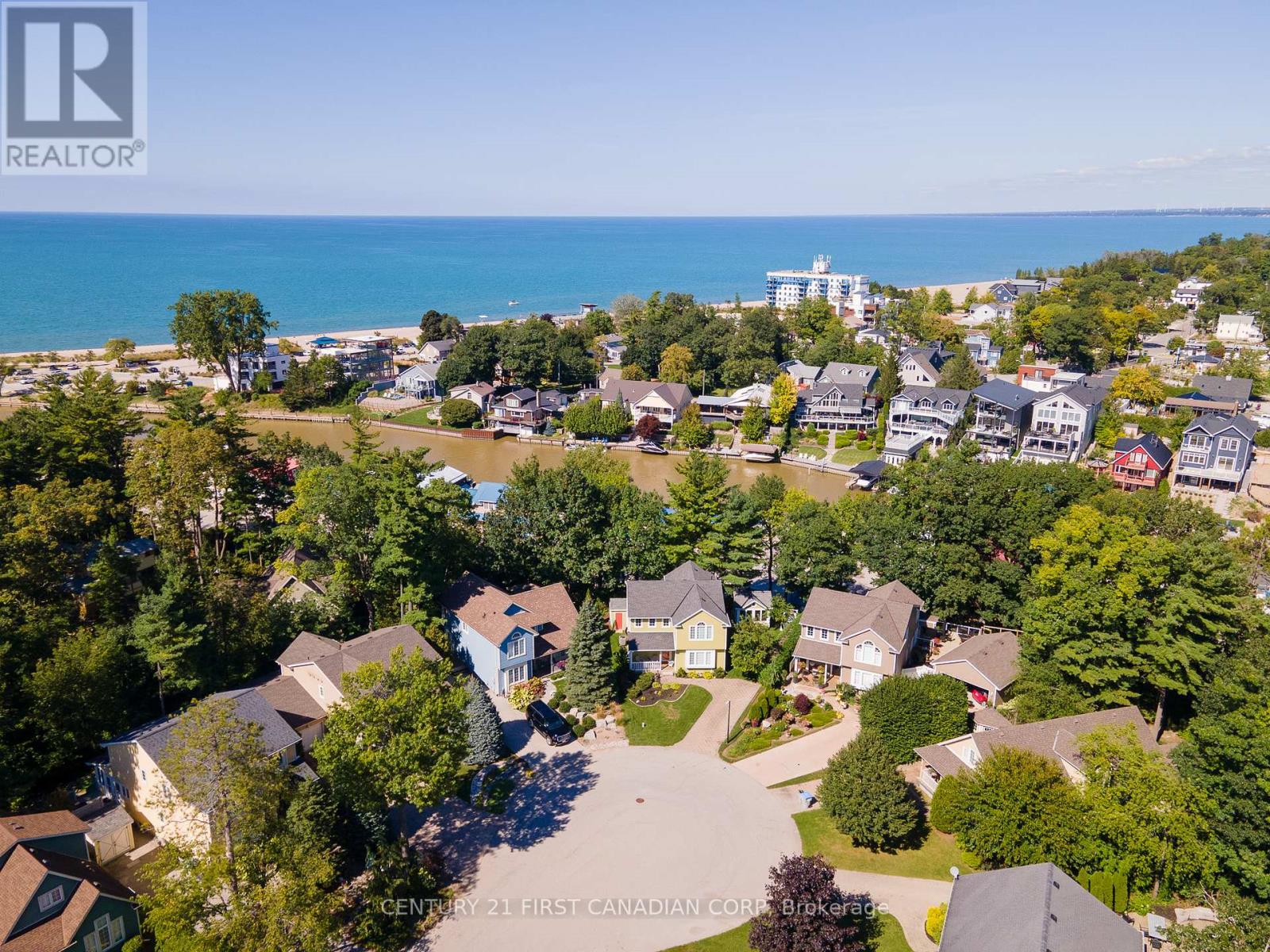 12 Harbour Park Court, Lambton Shores, Ontario  M0M 1T0 - Photo 48 - X12908076