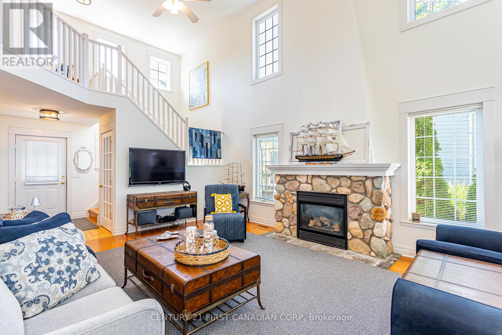 12 Harbour Park Court, Lambton Shores, Ontario  M0M 1T0 - Photo 7 - X12908076