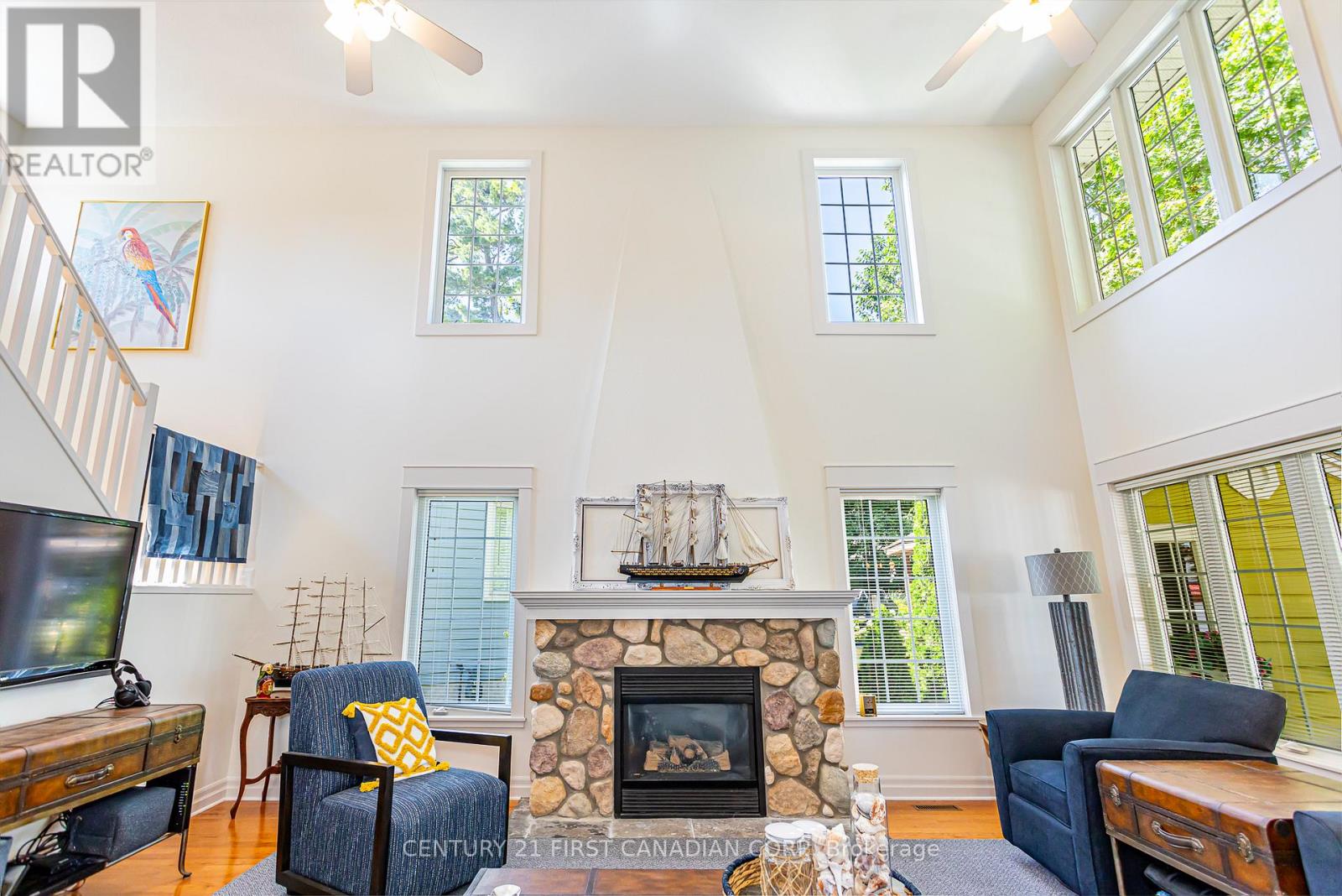 12 Harbour Park Court, Lambton Shores, Ontario  M0M 1T0 - Photo 8 - X12908076