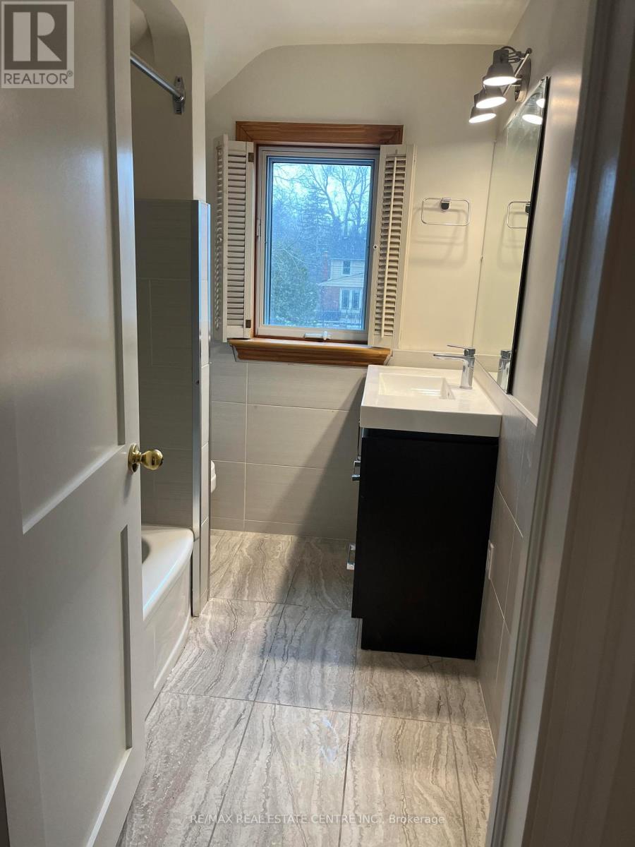 51 Inglewood Drive, Mississauga, Ontario  L5G 1X7 - Photo 18 - W12900042