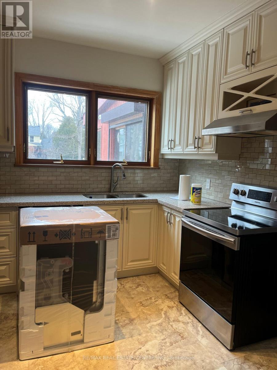 51 Inglewood Drive, Mississauga, Ontario  L5G 1X7 - Photo 20 - W12900042