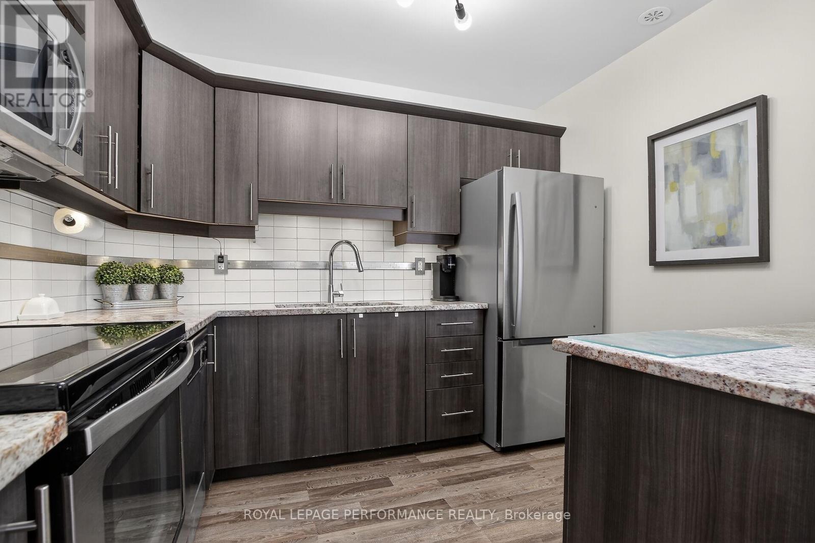 B - 135 Harthill Way, Ottawa, Ontario  K2J 5V1 - Photo 12 - X12908038