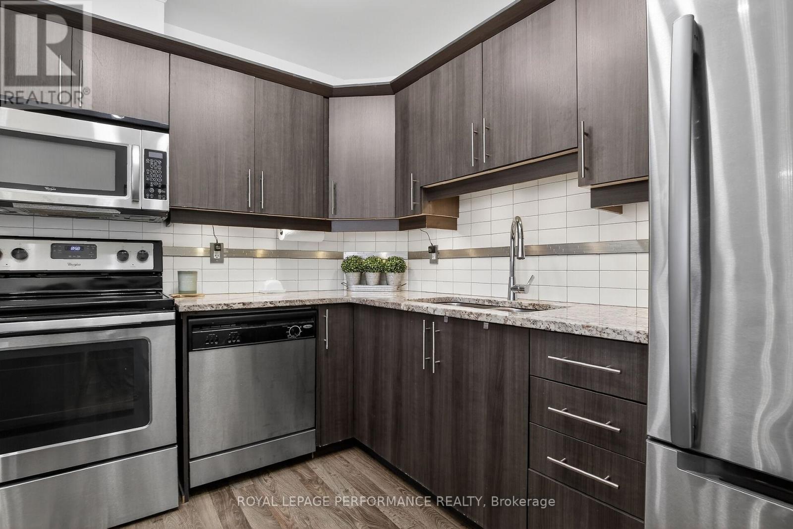 B - 135 Harthill Way, Ottawa, Ontario  K2J 5V1 - Photo 13 - X12908038