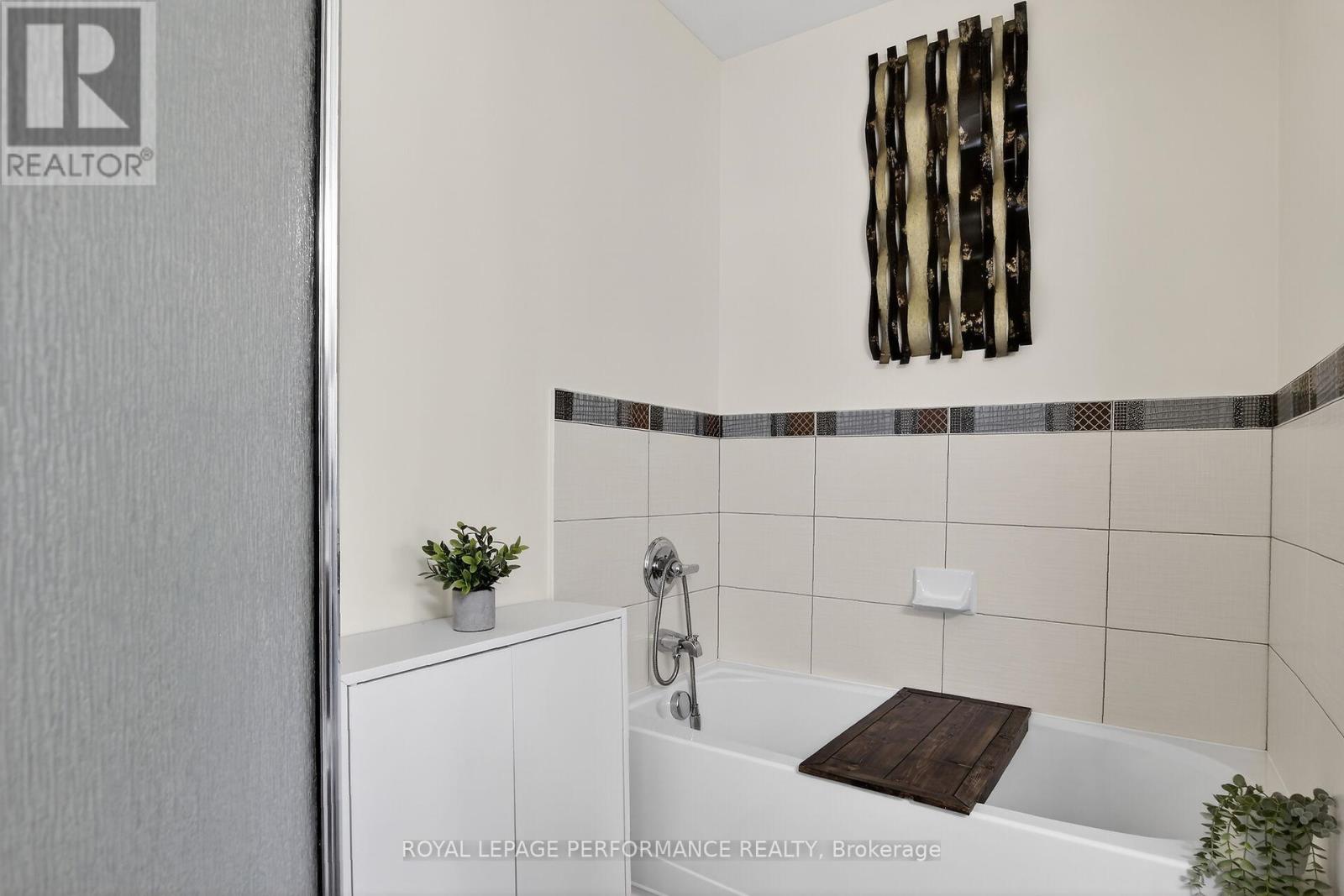 B - 135 Harthill Way, Ottawa, Ontario  K2J 5V1 - Photo 26 - X12908038