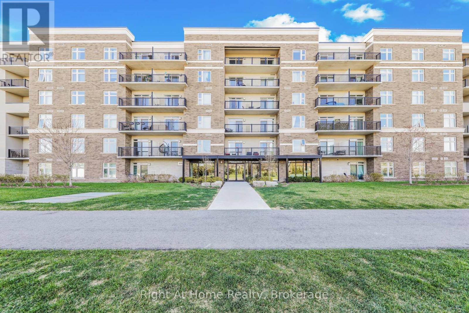 307 - 610 FARMSTEAD DRIVE, Milton, Ontario