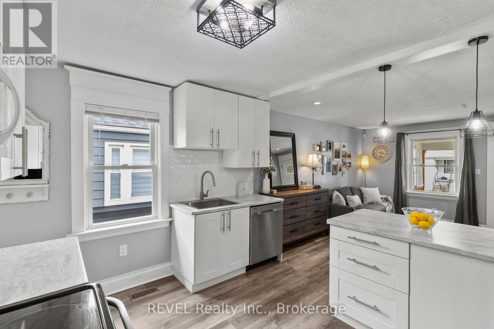 45 Mcghie Street, St. Catharines, Ontario  L2R 5A9 - Photo 9 - X12908074